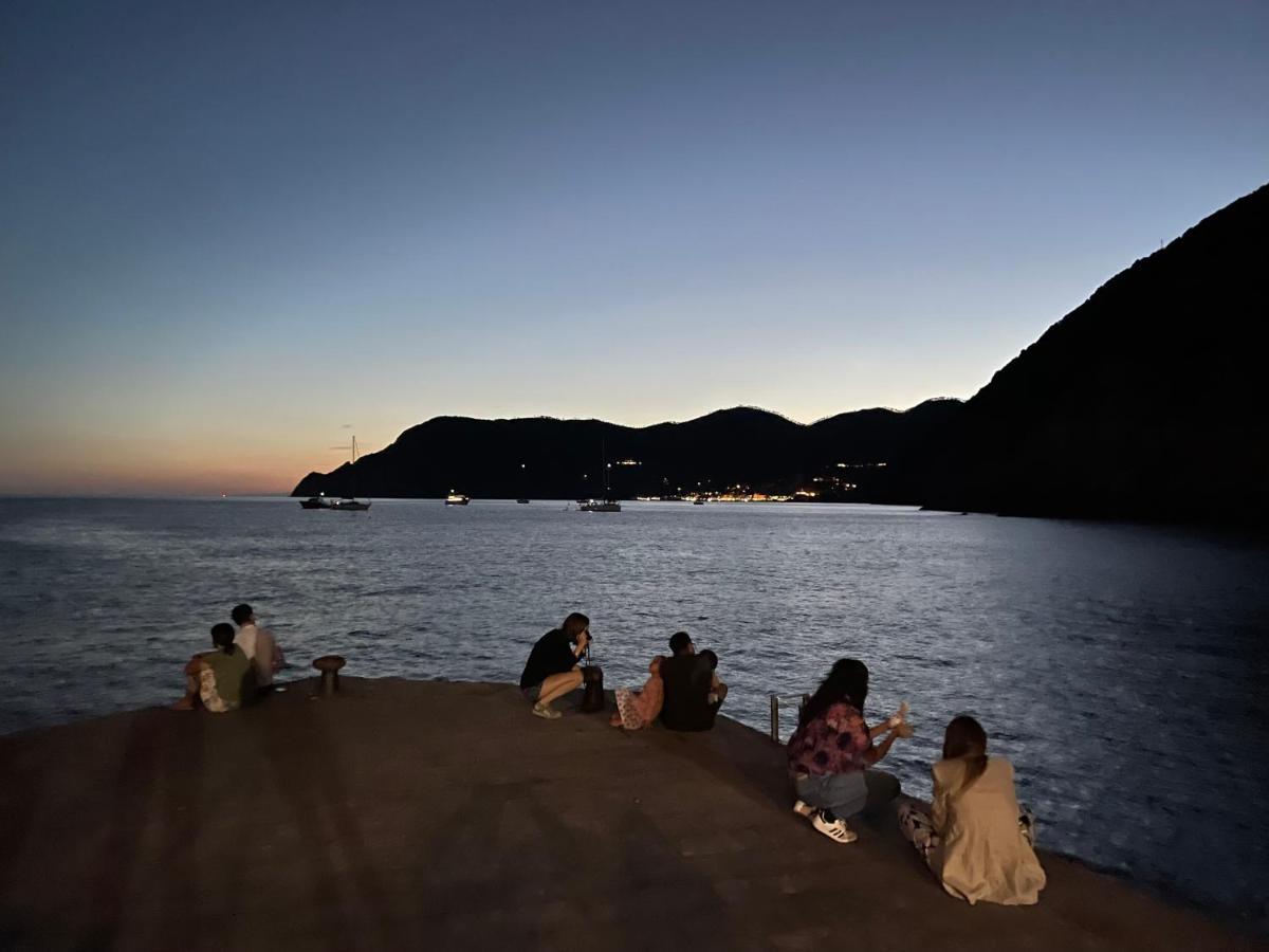 SOTTO IL CASTELLO DI VERNAZZA - GenovaInRelax Esterno foto